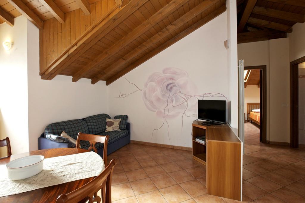 Bella Casa Alla Spiaggia Tronzano Lago Maggiore Buitenkant foto