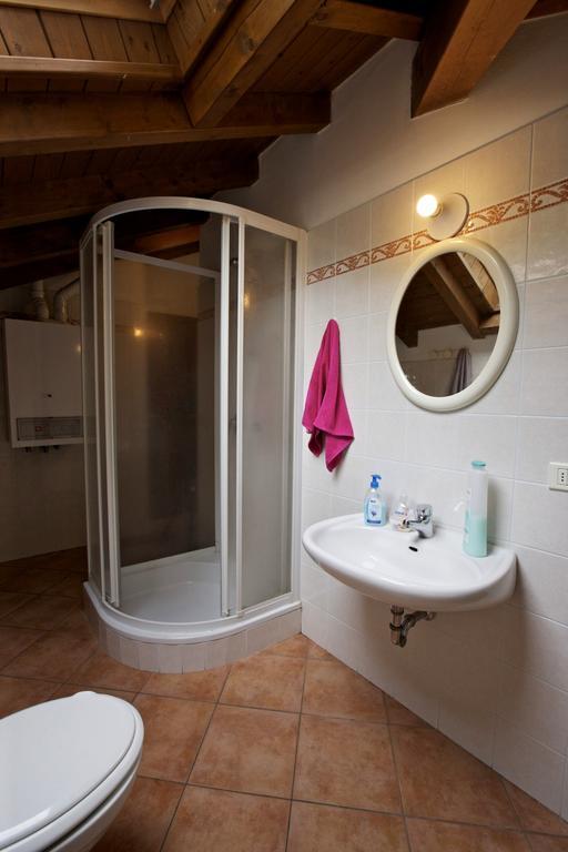 Bella Casa Alla Spiaggia Tronzano Lago Maggiore Buitenkant foto