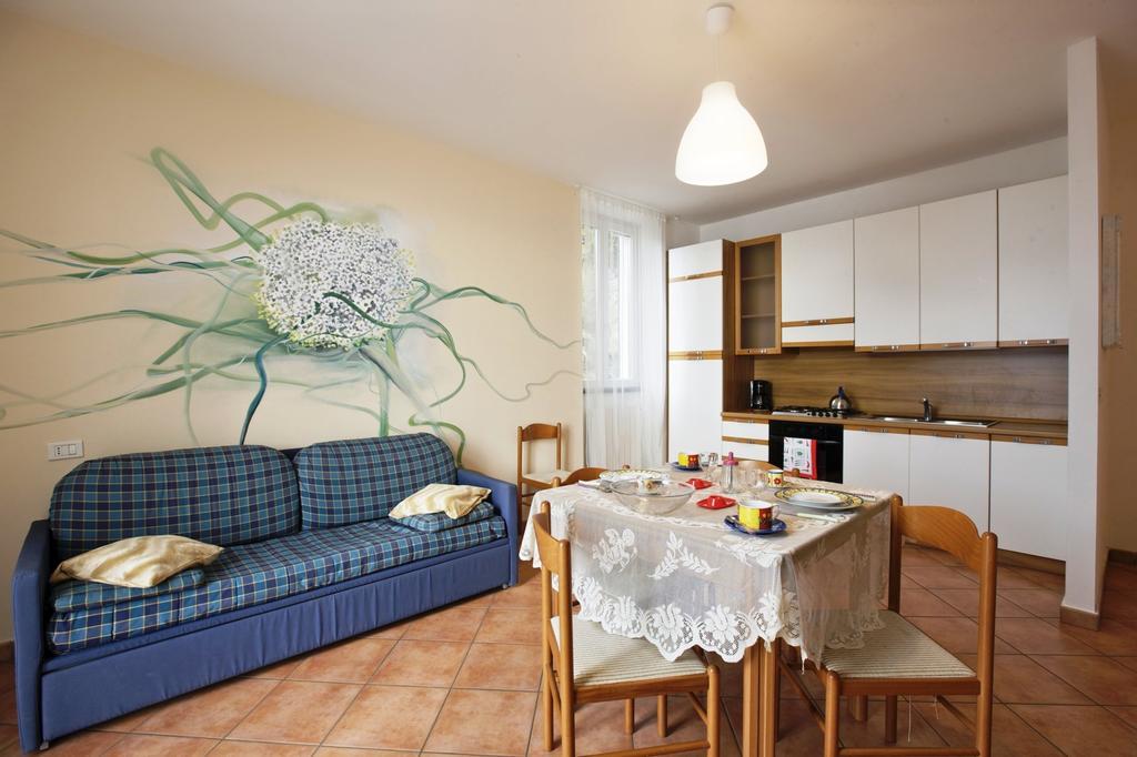 Bella Casa Alla Spiaggia Tronzano Lago Maggiore Buitenkant foto