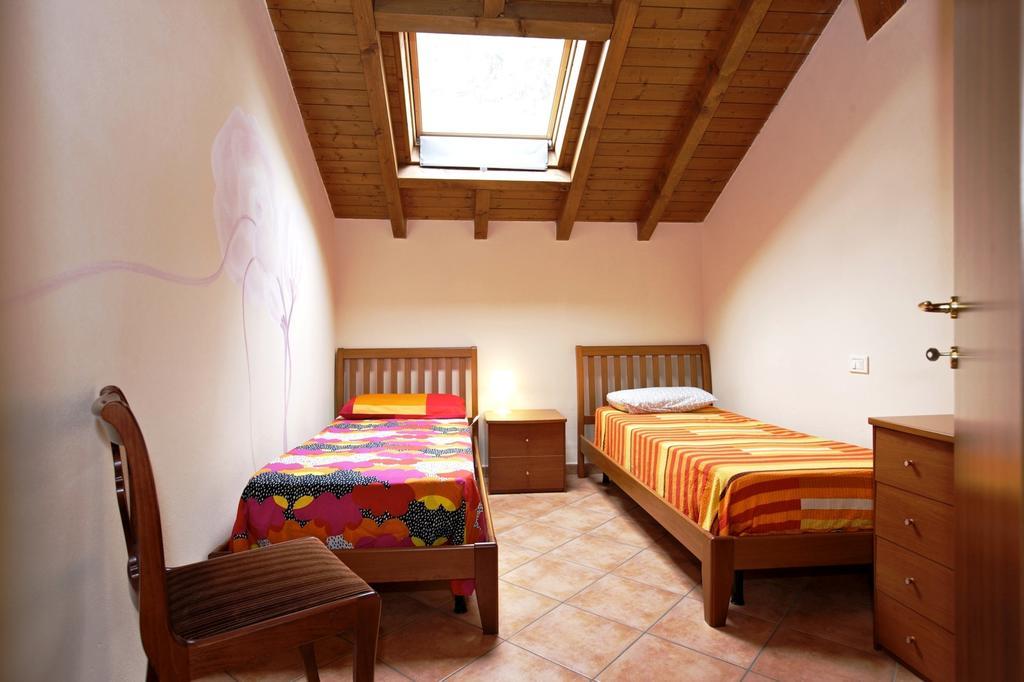 Bella Casa Alla Spiaggia Tronzano Lago Maggiore Buitenkant foto
