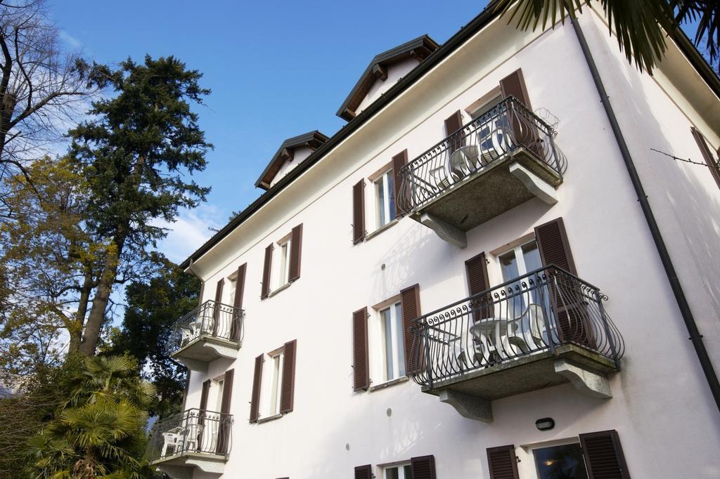 Bella Casa Alla Spiaggia Tronzano Lago Maggiore Buitenkant foto
