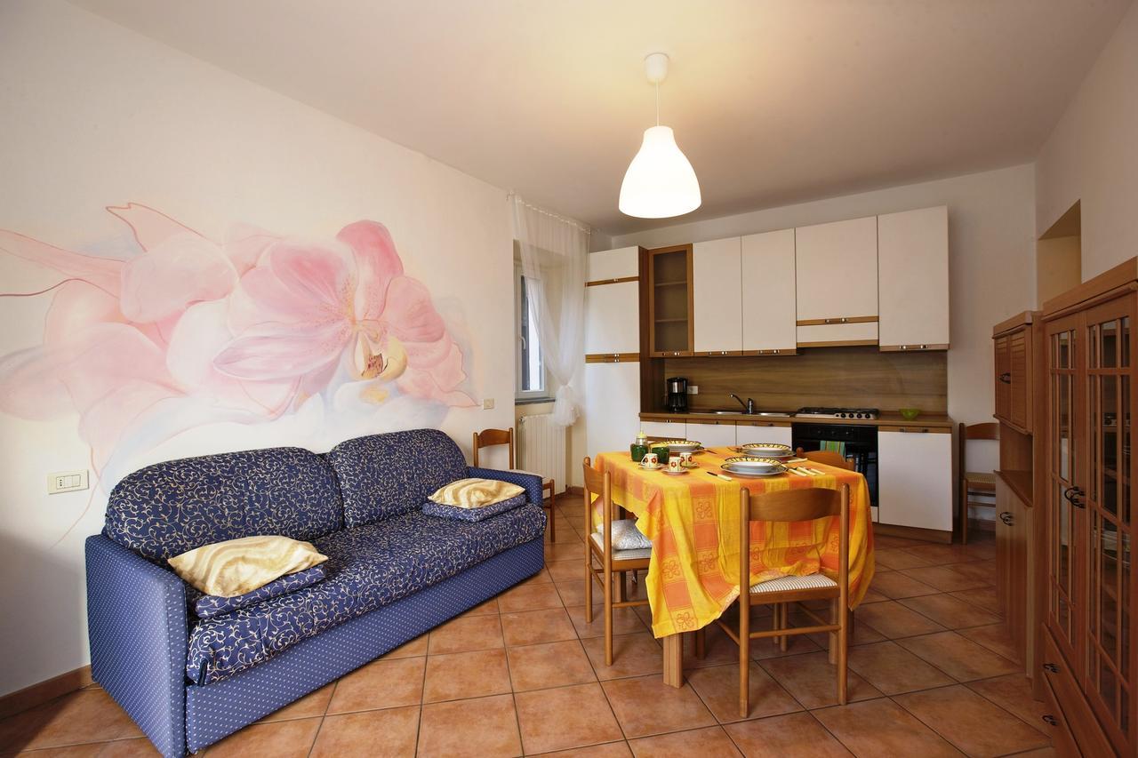 Bella Casa Alla Spiaggia Tronzano Lago Maggiore Buitenkant foto