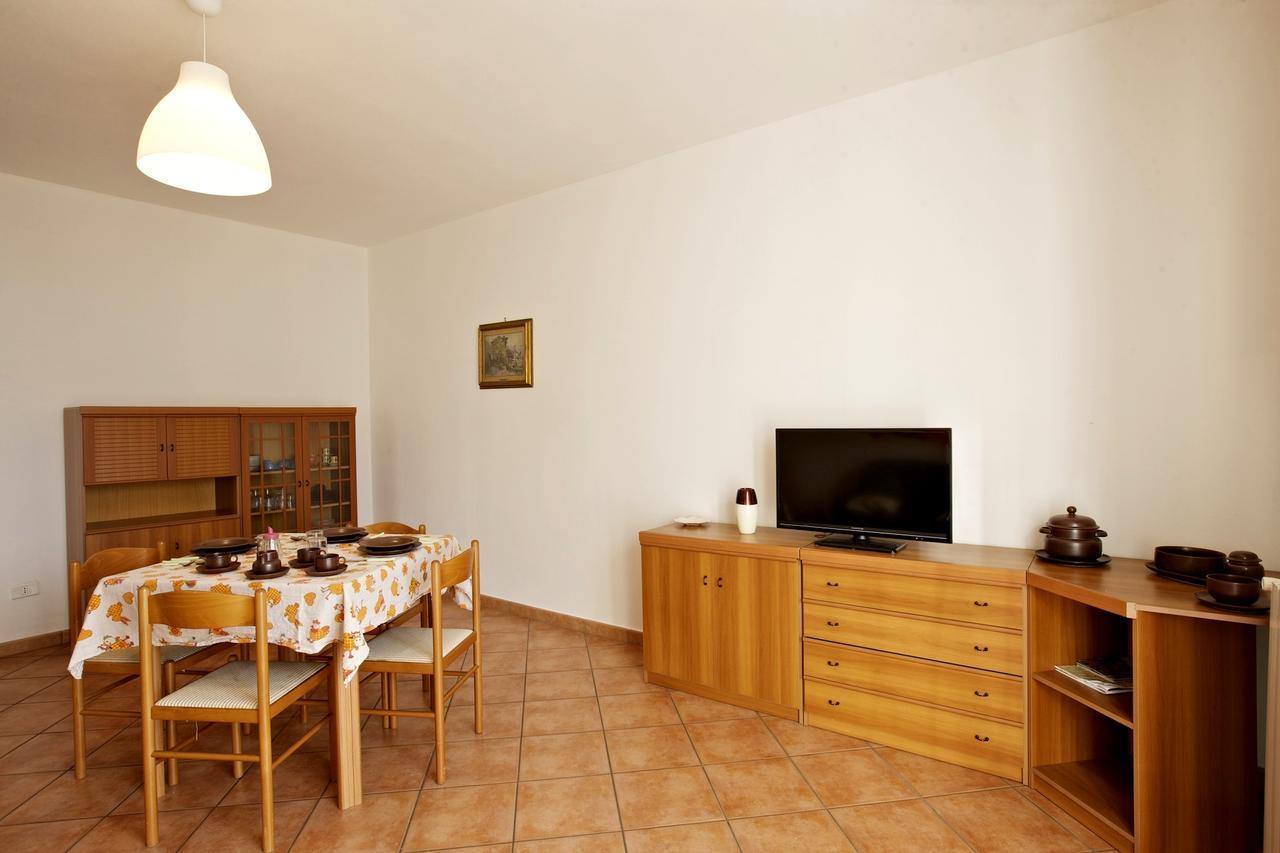 Bella Casa Alla Spiaggia Tronzano Lago Maggiore Buitenkant foto
